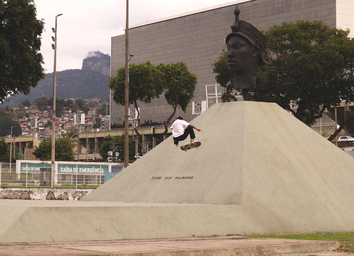 LUAN PRO Black Premium Leather Ivory Logo Sneaker